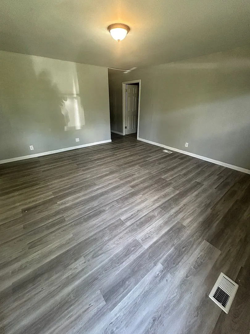 For Lease — Photo 2