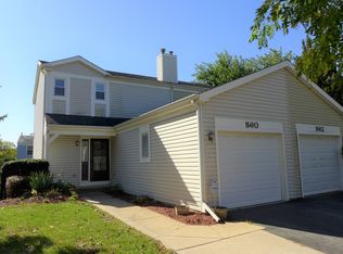 860 Forest Ln, Carol Stream, IL 60188