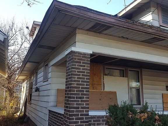 3rd image of 1368 N Kealing Ave