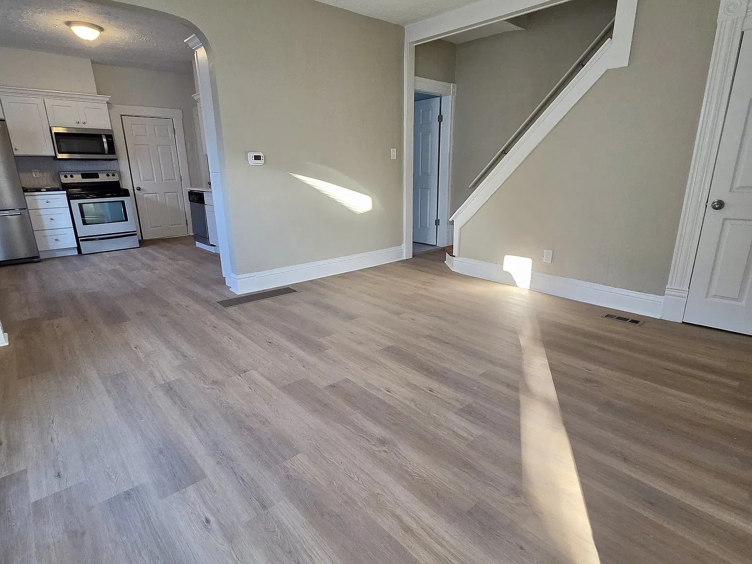 140 Catherine Street - 1 — Photo 2