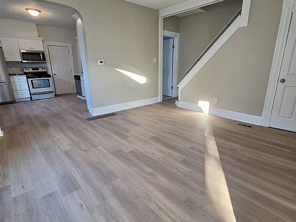 2nd image of 140 Catherine St