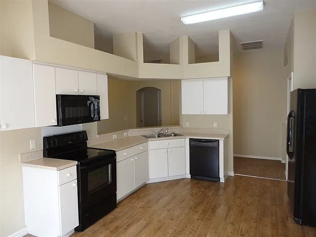 1422 Lake Shore Ranch Dr — Photo 2