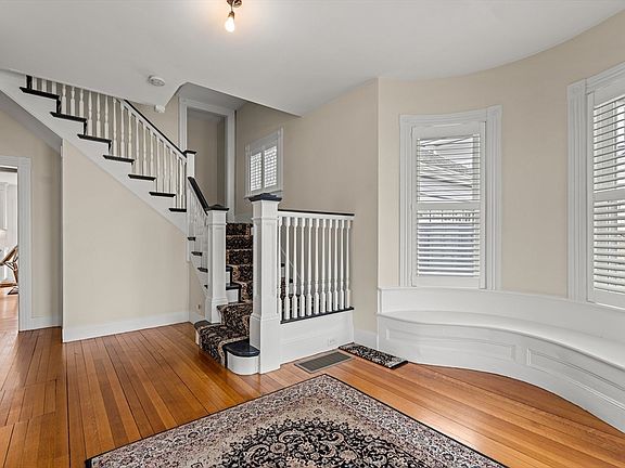 2nd image of 7 King St
