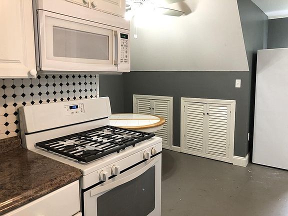 4th image of 158 Court St #3