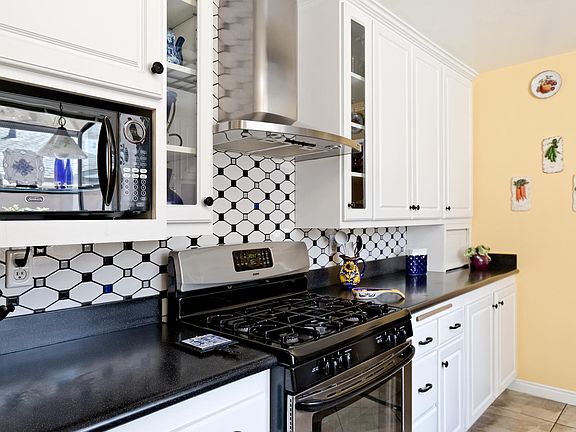 3rd image of 75 La Verne Ave