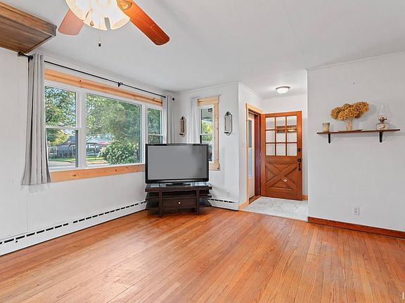 5th image of 823 N A St