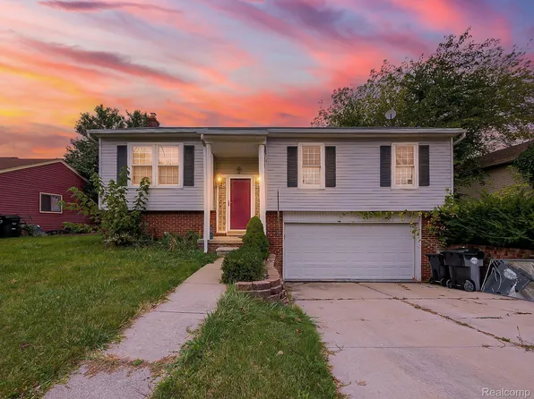 19336 Arlington Ct, Woodhaven, MI 48183