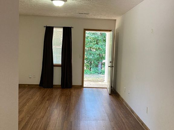 5th image of 1727 Louise Dr SE #B