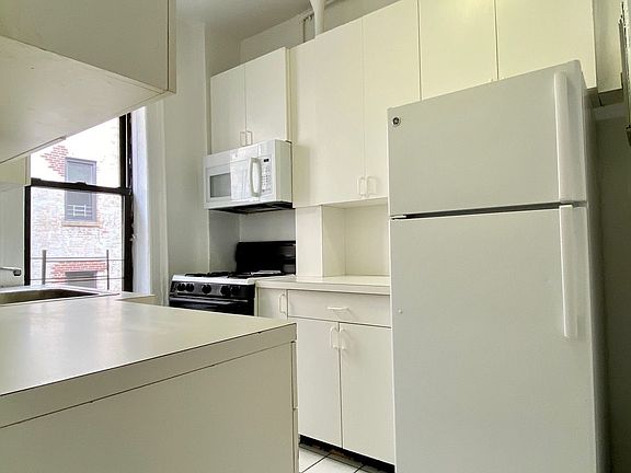 5th image of 189 Claremont Ave APT 45