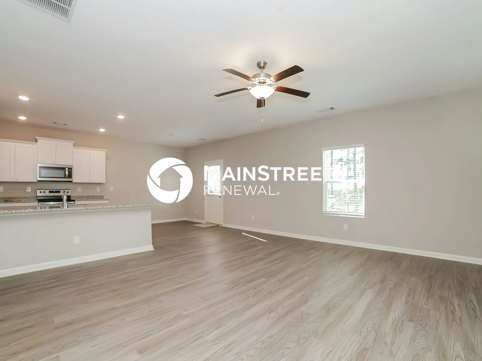 521 Firethorn Ct — Photo 2