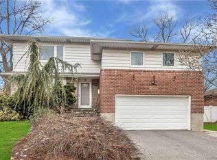 18 Theodore Dr, Plainview, NY 11803