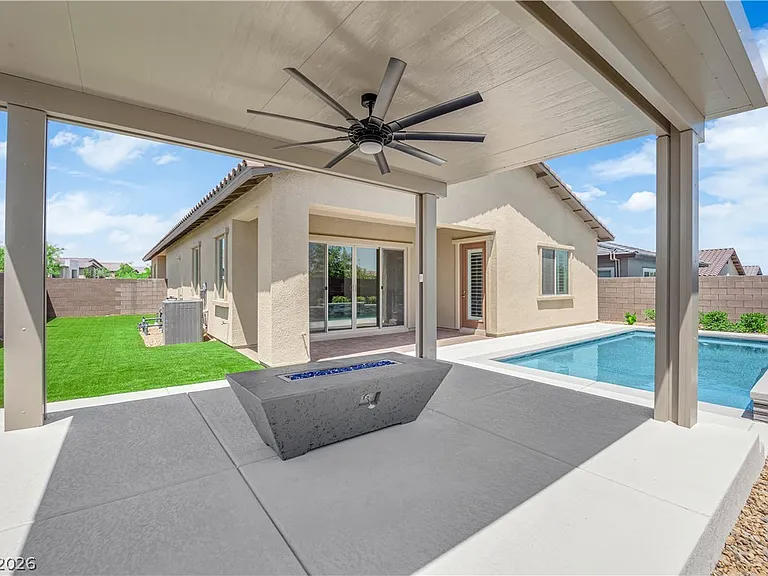 11909 Pippa Ave — Photo 2