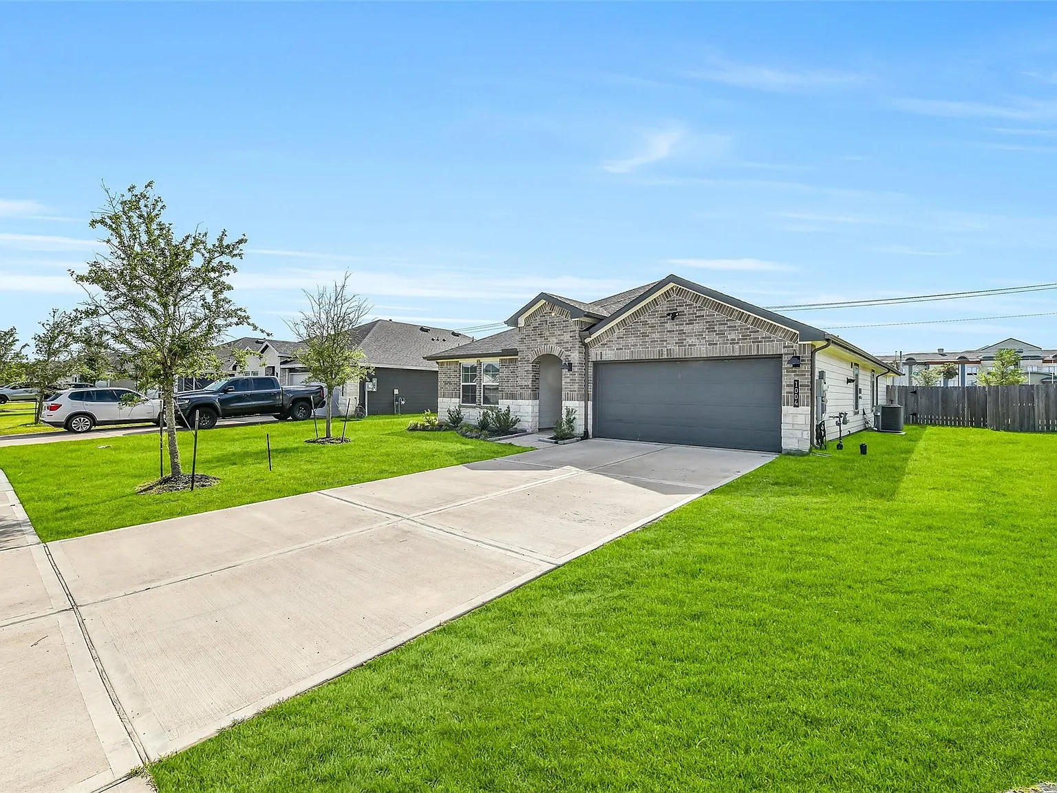 4 bed, 2.0 bath, 2051 sqft, $2,499 — Photo 2