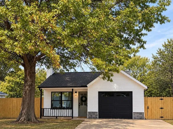 398 E Evergreen Ln, Fayetteville, AR 72703