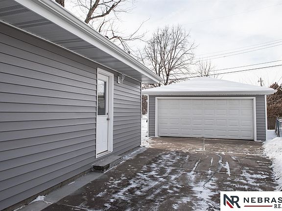 2nd image of 2521 Lynn Cir