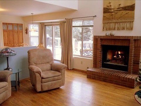 Hardwood, FP, Soaring Ceilings