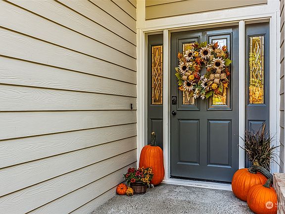 Dramatic entry way for all your perfect porch decor.>