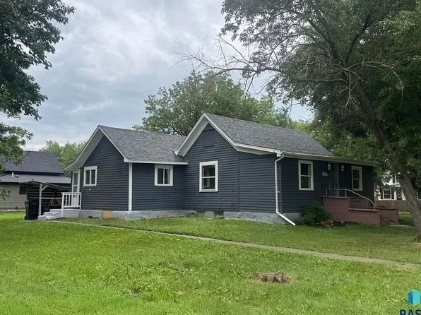 651 N 5th Ave, Canistota, SD 57012
