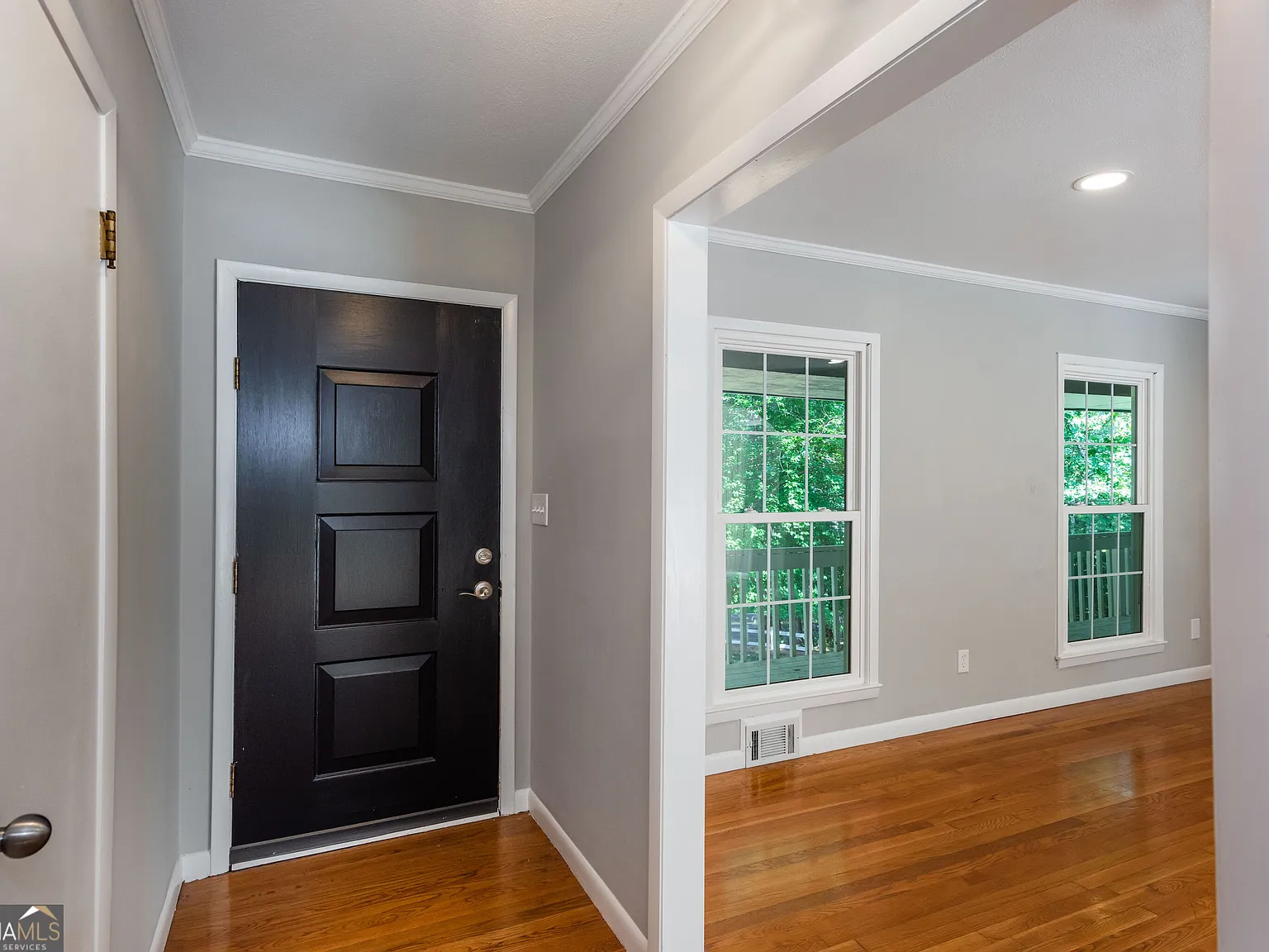3 bed, 2.0 bath, 2044 sqft, $2,995 — Photo 3