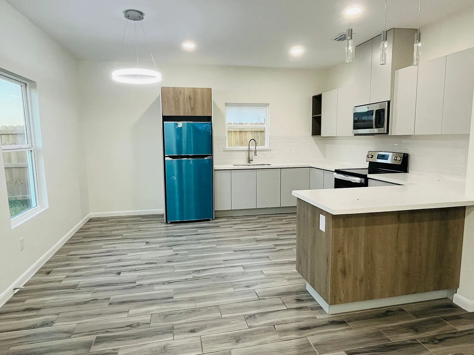 3 bed, 1160 sqft, $1,300 — Photo 2