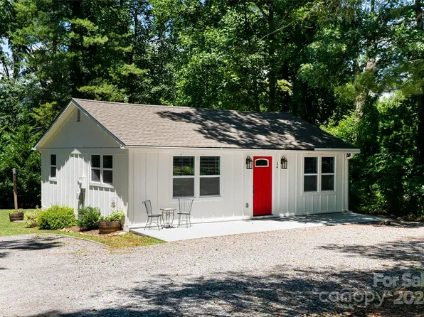 14 Herron St, Black Mountain, NC 28711