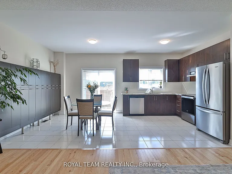 1246 Peelar Cres — Photo 9