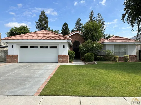 11204 Moorgate St, Bakersfield, CA 93311