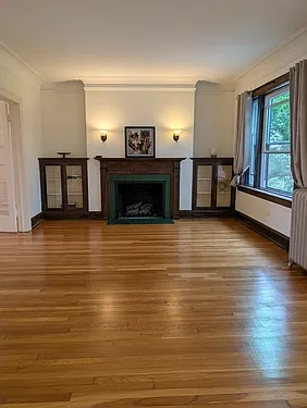 Expansive Vintage 3-Bedroom, 2-Bath Condo | Steps from UChicago & Obama Presidential Center at Hy... — Photo 4