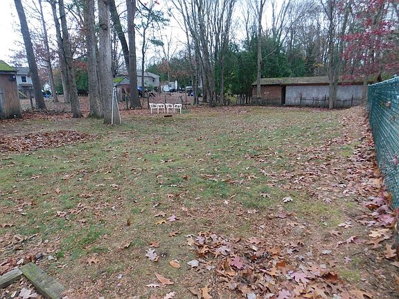 5th image of 45 Quevic Dr