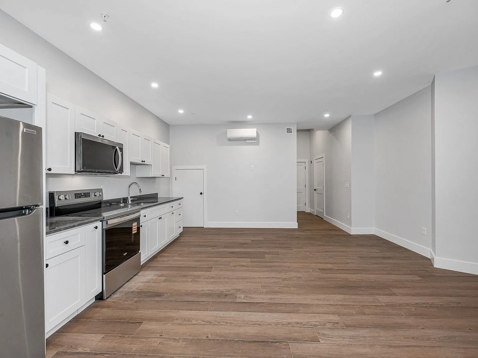 1 bed, 1.5 bath, 1000 sqft, $2,150 — Photo 2