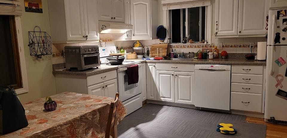 1st image of 130 Walnut St Floor 1