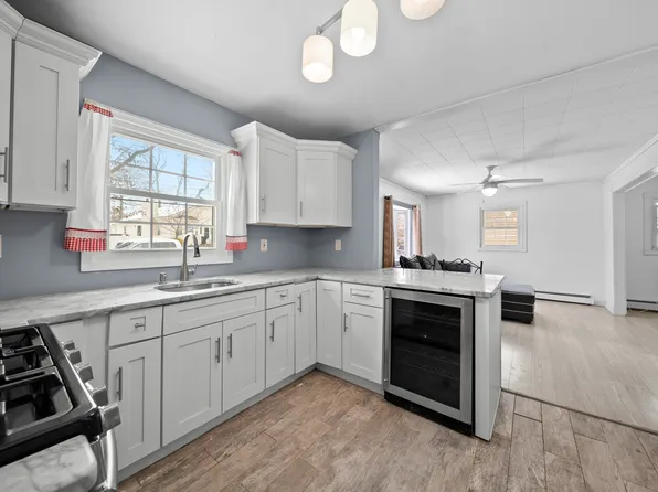 46 Kirby Ln, Ronkonkoma, NY 11779