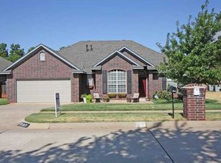 207 N Willow Ter, Mustang, OK 73064