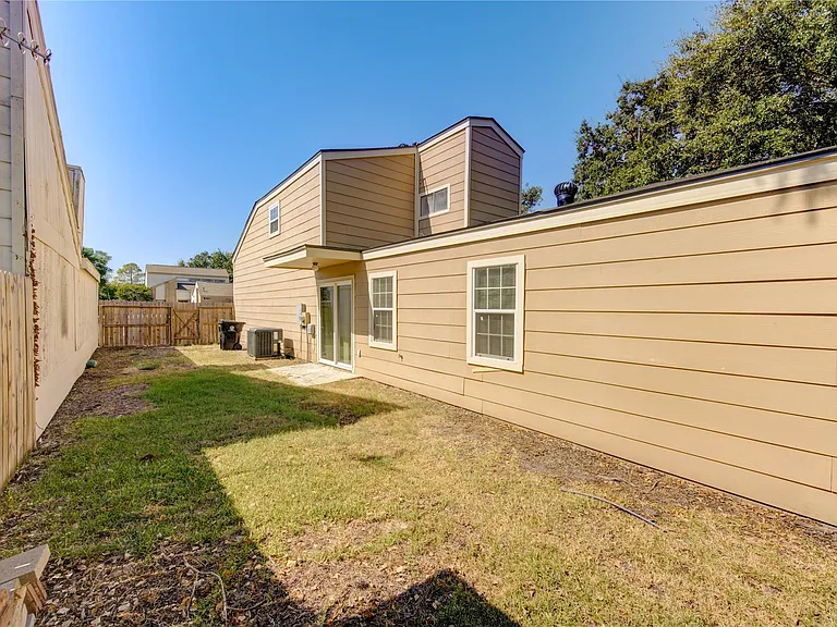 4403 Willow Beach Dr — Photo 35