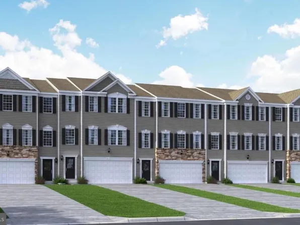 7 Sorento Ct, Inwood, WV 25428