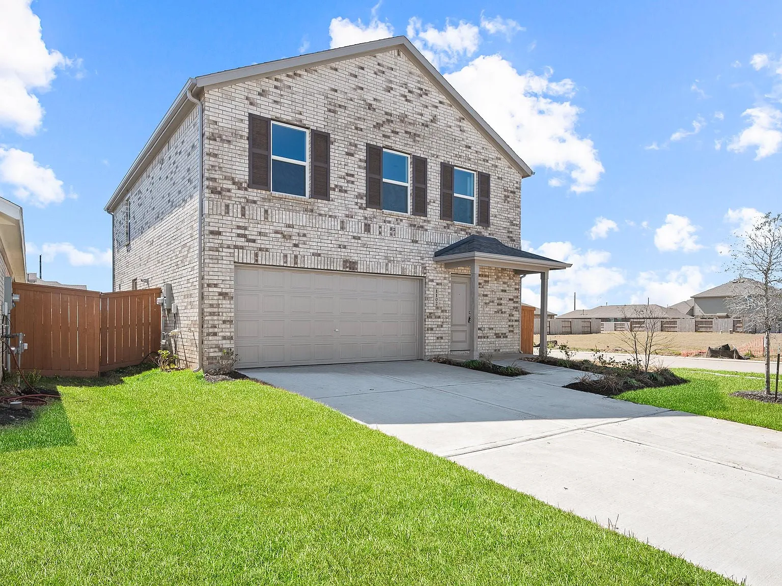 4 bed, 2.5 bath, 2066 sqft, $2,075 — Photo 3