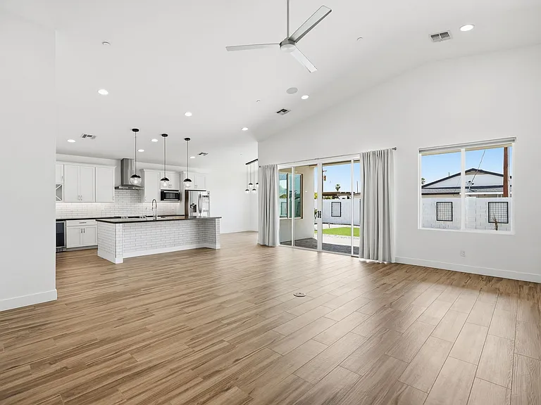 8503 E Amelia Ave — Photo 13
