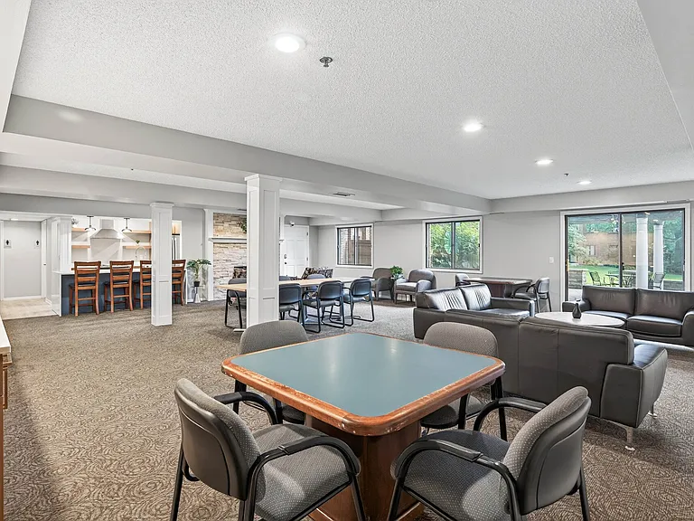 Oak Pointe Apartments — Photo 24