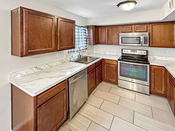 4th image of 5604 Colwyck Dr
