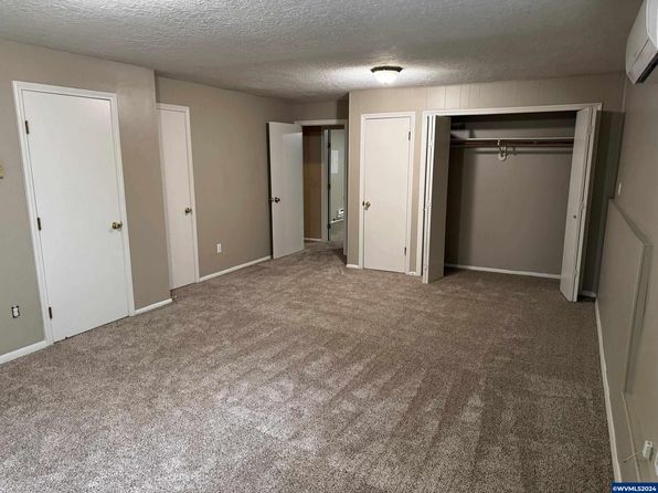 salem-oregon-2092266167 picture