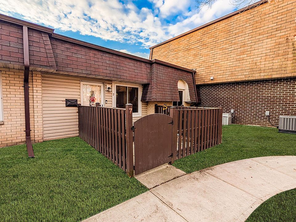 1st image of 7 Birchwood Drive