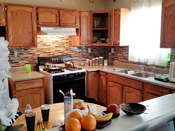 5th image of 216 Dickerson Ave