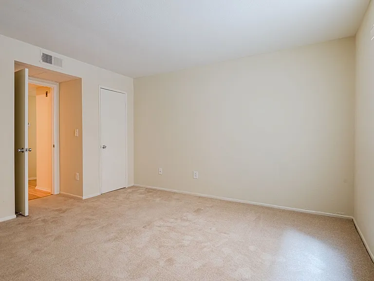 Riverside Terrace Apartments — Photo 24