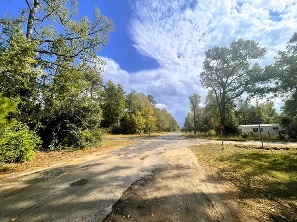 307 Cherokee Dr, Trinity, TX 75862