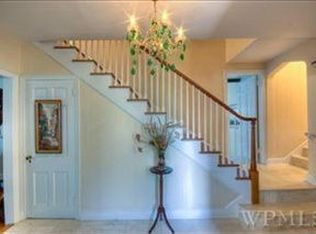 16 Vivian Dr, Scarsdale, NY 10583