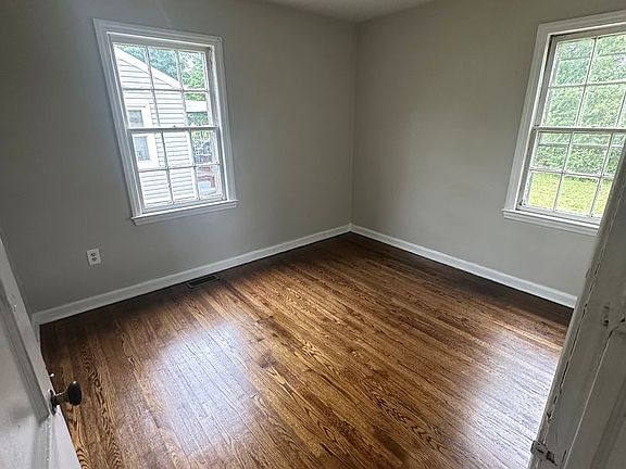 5th image of 2907 Florida Ave NW