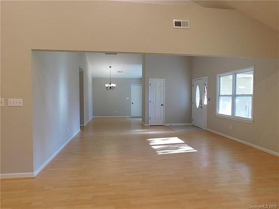 5th image of 113 Crescent Place Ln