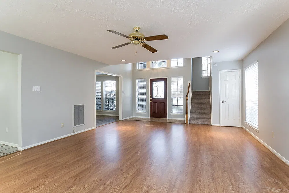 4 bed, 2.5 bath, 2271 sqft, $2,275 — Photo 3