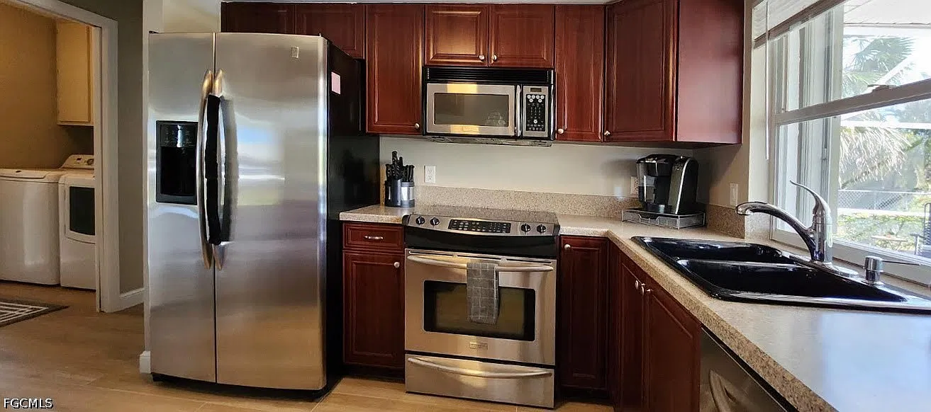3 bed, 2.0 bath, 1257 sqft, $3,575 — Photo 3