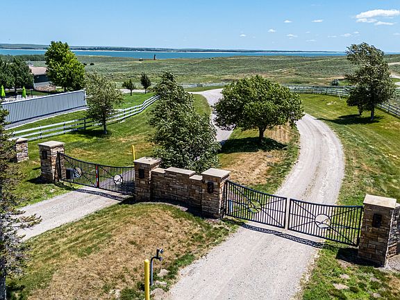 3rd image of 10 Lakeview Hts
